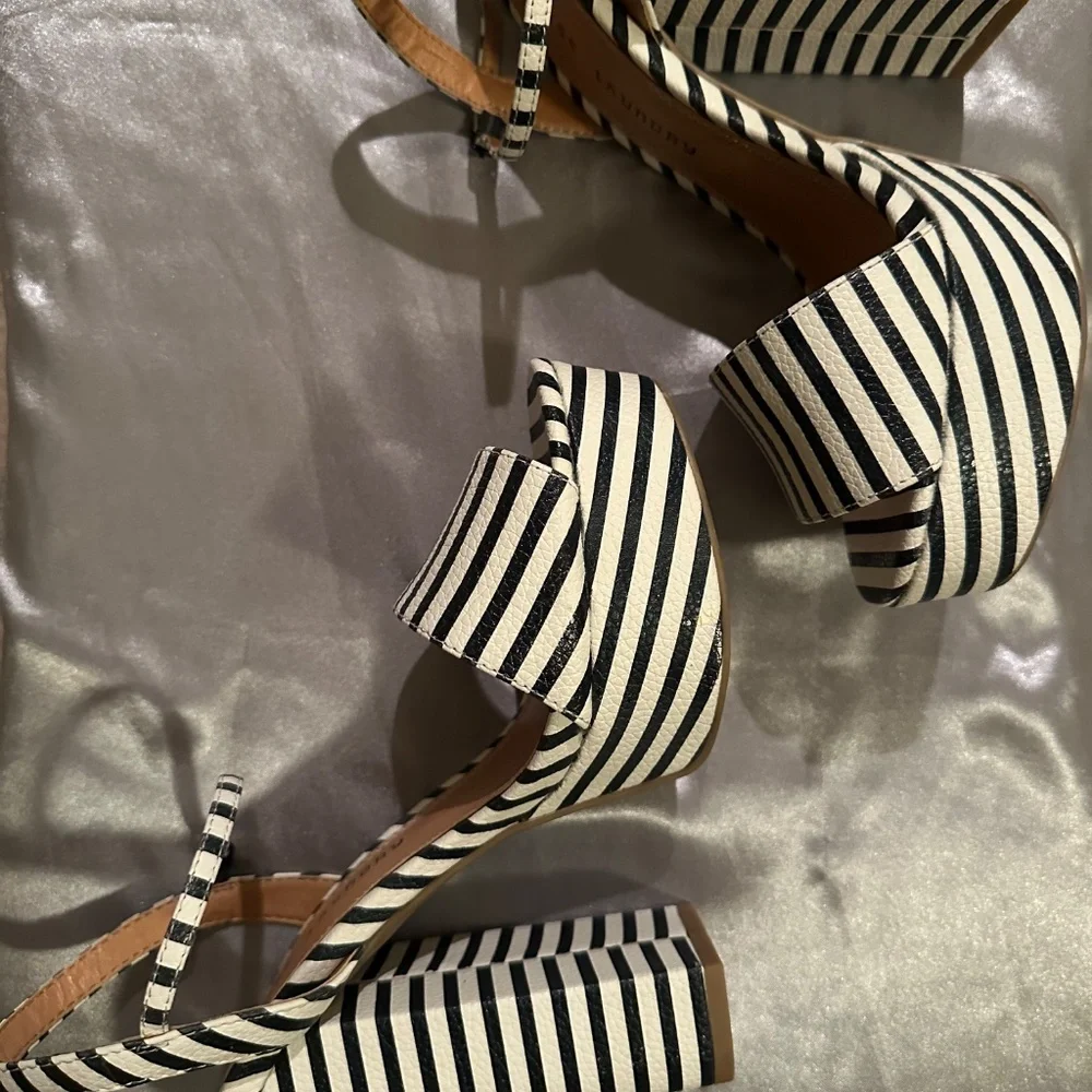 Chinese Laundry Platform Sandals - Picture 3 of 4